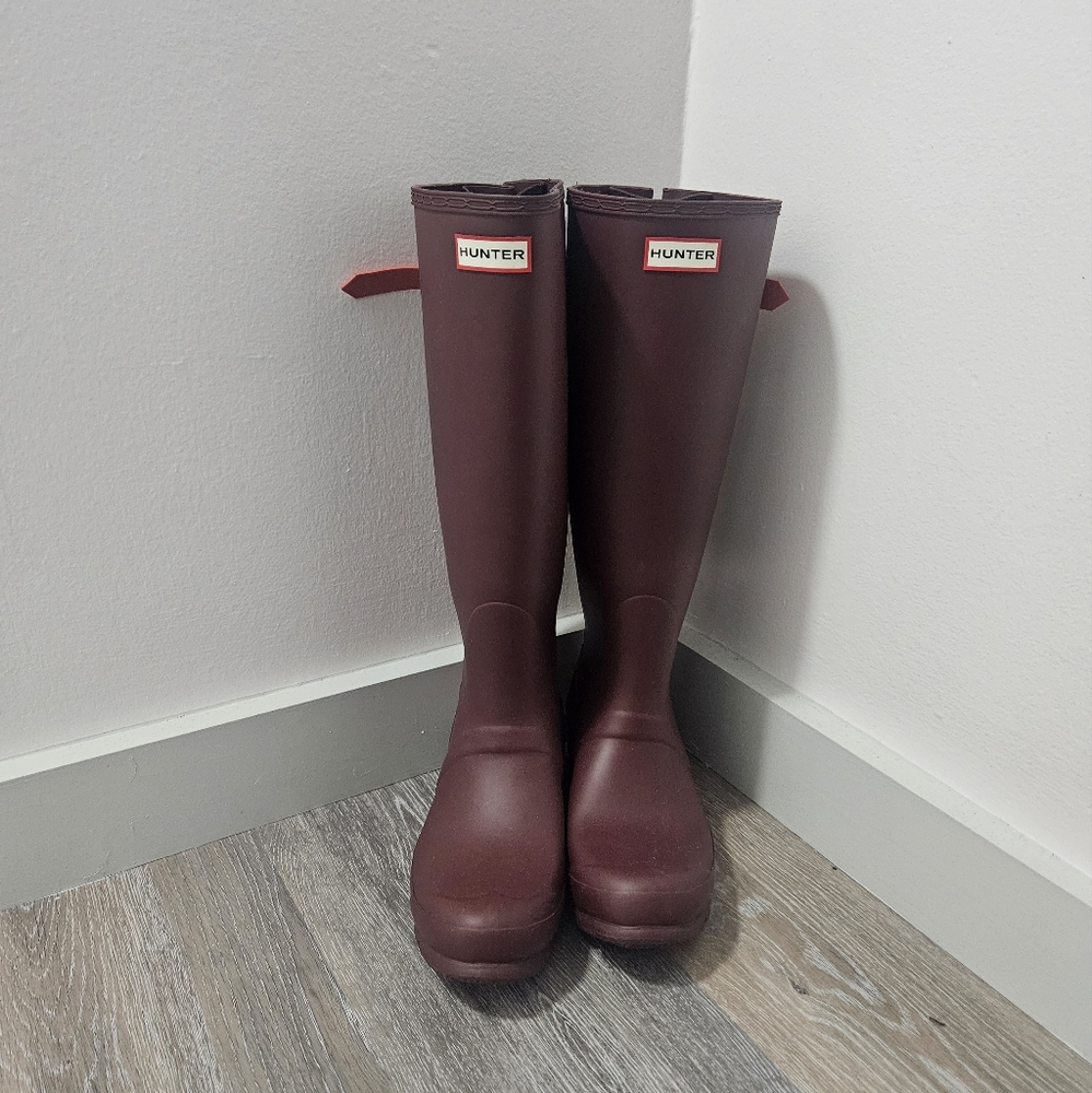 Hunter Tall Rain Boots - Burgundy Size 8